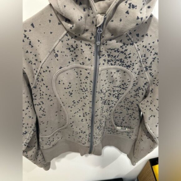 LIKE NEW- LULULEMON SCUBA - Size 10 - Picture 4 of 5